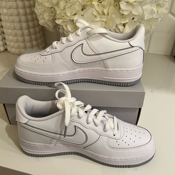 🤍 NEW Nike shoes Air Force 1 (GS) Court Borough | Size 7y | 8.5 Women’s | - Picture 13 of 13